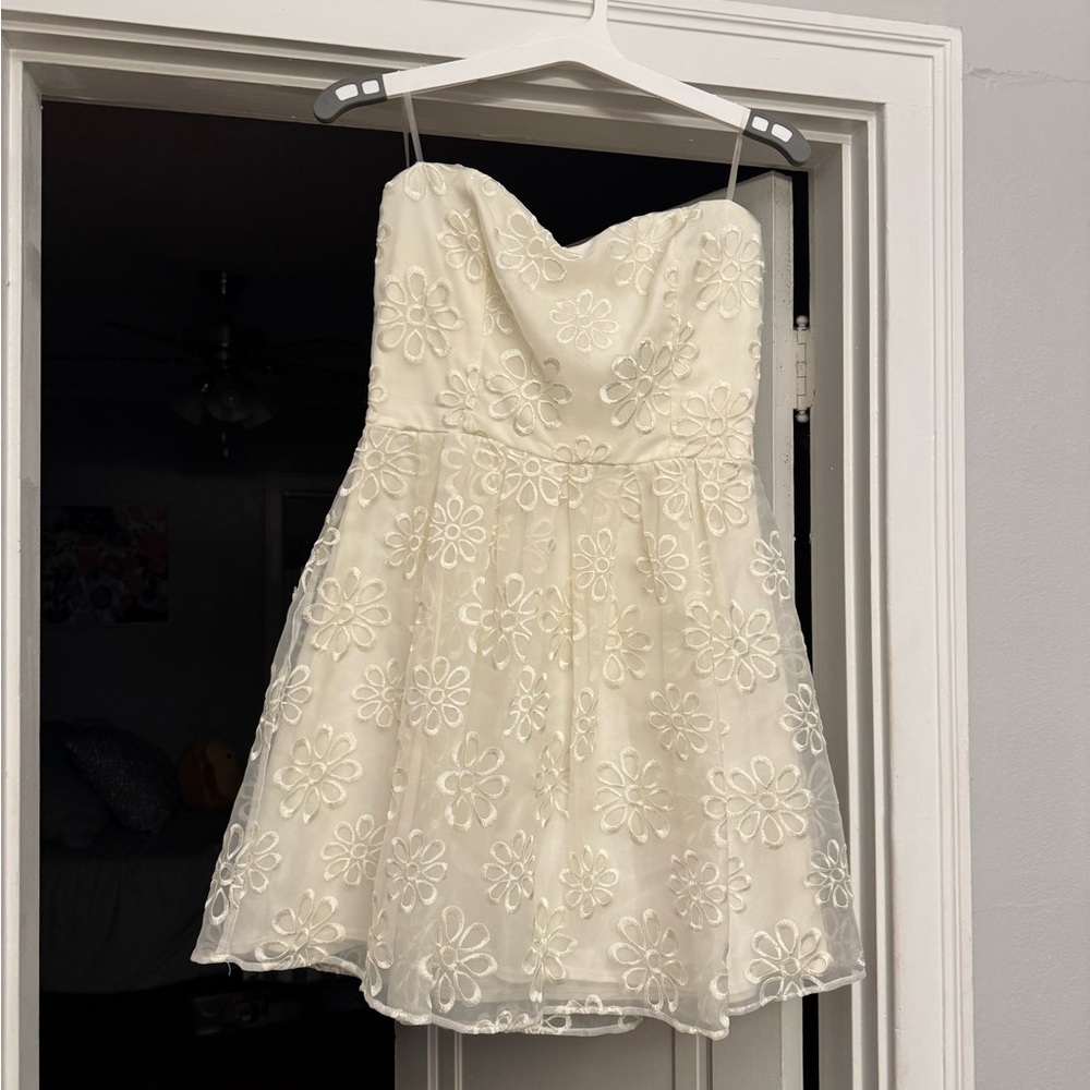 white tulle mini strapless dress